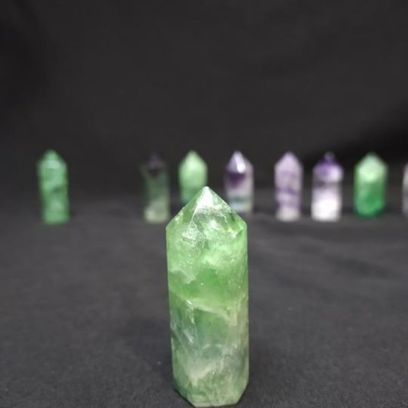 Beautiful faceted Fluorite Points - Picture 3 of 14